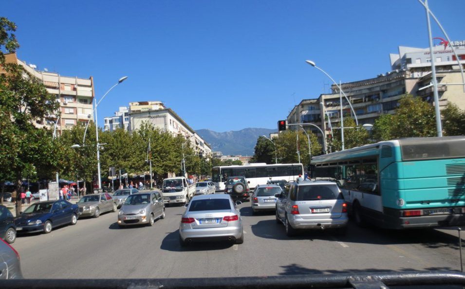 Tirana - jezdnia bezpasowa